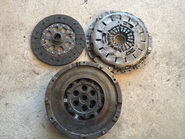 bontott BMW 3 E90 Kuplung Szett Lendkerékkel