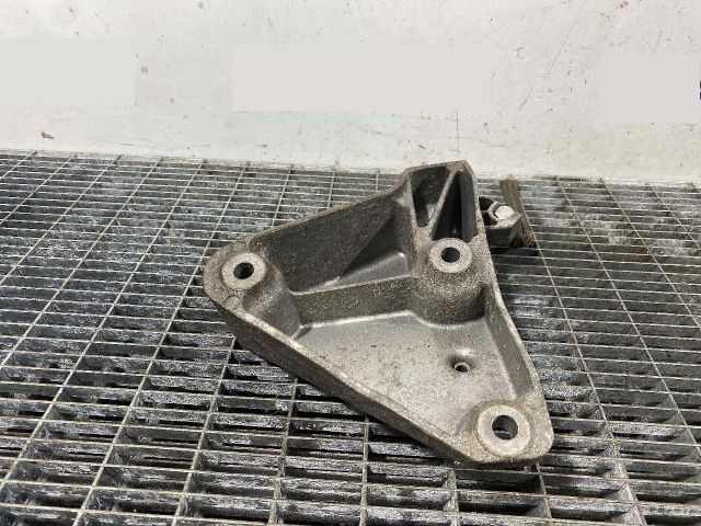 bontott BMW 3 E90 Motor Tartó Bak Bal