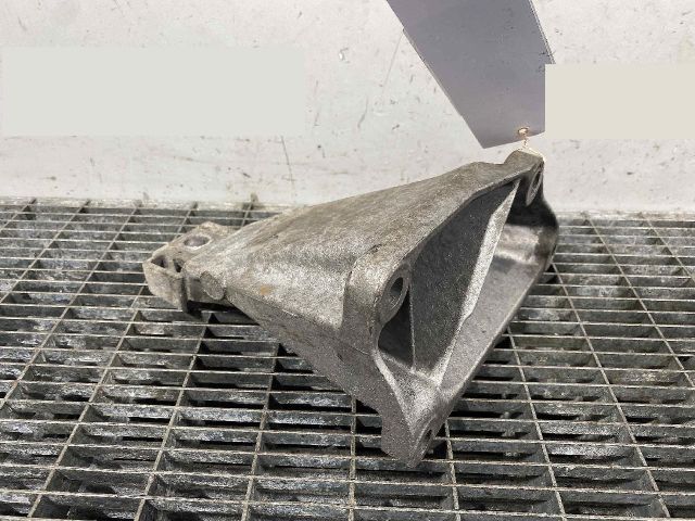 bontott BMW 3 E90 Motor Tartó Bak Jobb