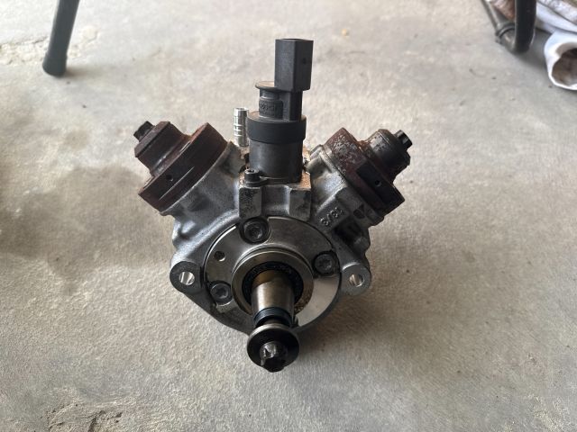 bontott BMW 3 E90 Nagynyomású Szivattyú