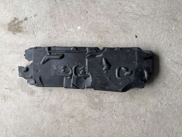 bontott BMW 3 E90 Porlasztó Burkolat