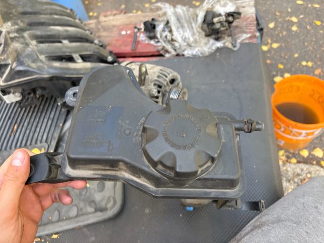 bontott BMW 3 E90 Kiegyenlítő Tartály