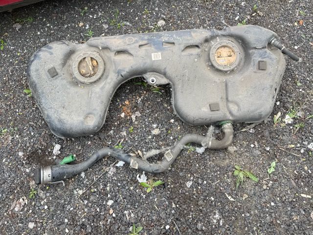 bontott BMW 3 E90 Tank