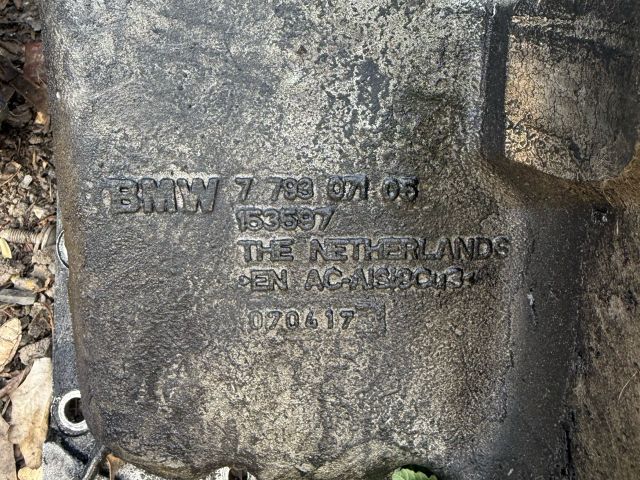 bontott BMW 3 E90 Olajteknő