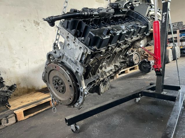 bontott BMW 3 E90 Motor (Fűzött blokk hengerfejjel)