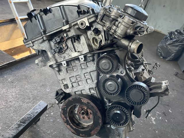bontott BMW 3 E90 Motor (Fűzött blokk hengerfejjel)