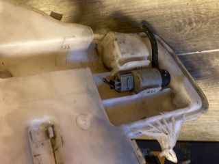 bontott BMW 3 E90 Ablakmosó Tartály