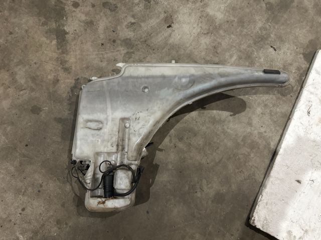 bontott BMW 3 E90 Ablakmosó Tartály