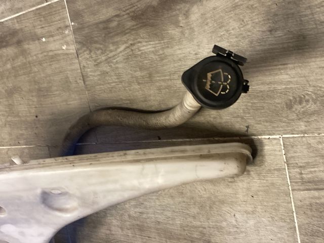 bontott BMW 3 E90 Ablakmosó Tartály