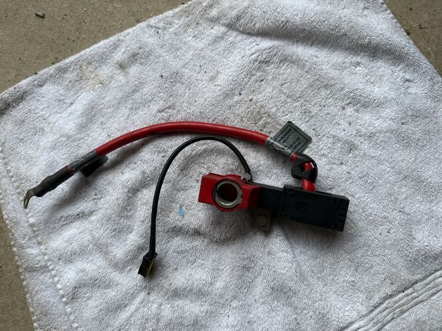 bontott BMW 3 E90 Akkumulátor Saru