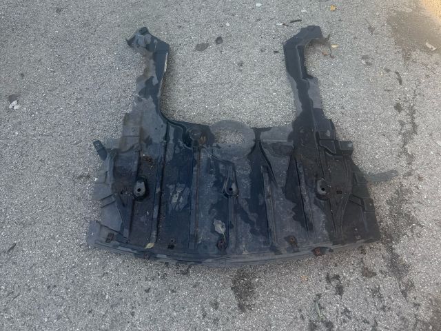 bontott BMW 3 E90 Alsó Motorburkolat