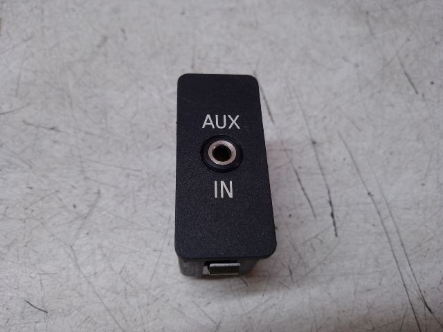 bontott BMW 3 E90 AUX Csatlakozó