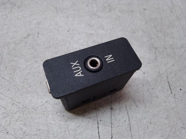 bontott BMW 3 E90 AUX Csatlakozó