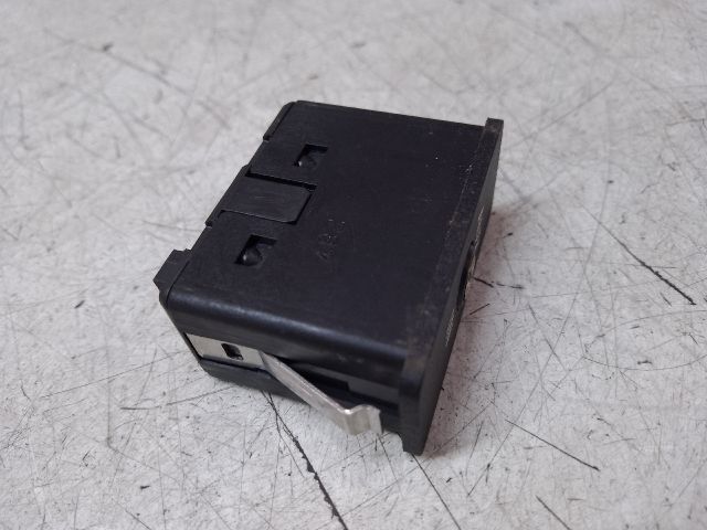 bontott BMW 3 E90 AUX Csatlakozó