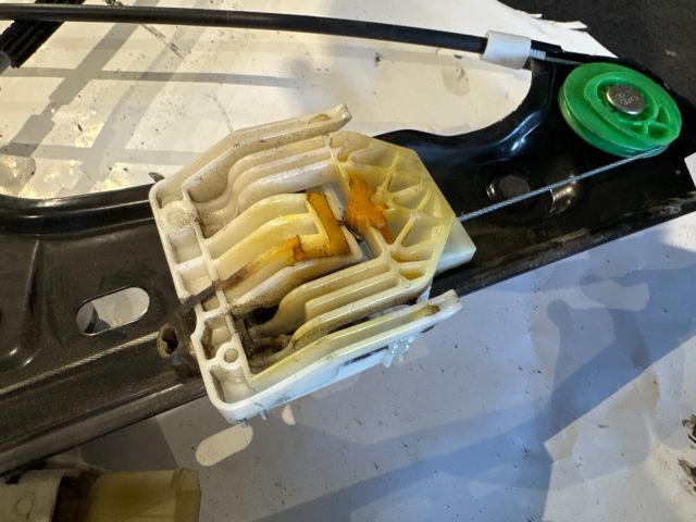 bontott BMW 3 E90 Bal első Ablakemelő Szerkezet (Elektromos)