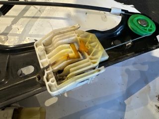 bontott BMW 3 E90 Bal első Ablakemelő Szerkezet (Elektromos)