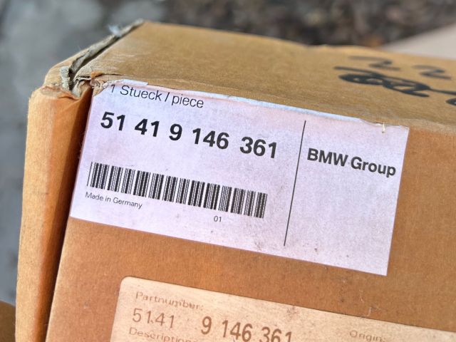 bontott BMW 3 E90 Bal első Ajtó Kárpit Könyöklő