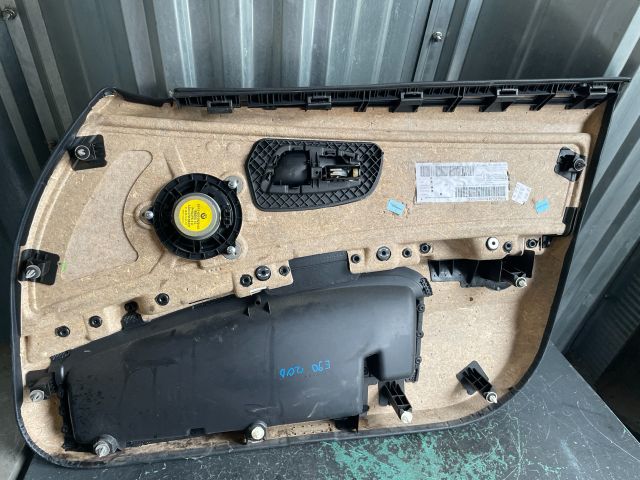 bontott BMW 3 E90 Bal első Ajtó Kárpit