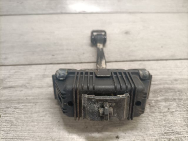 bontott BMW 3 E90 Bal első Ajtóhatároló