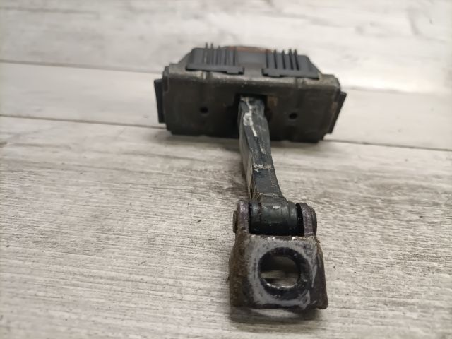 bontott BMW 3 E90 Bal első Ajtóhatároló