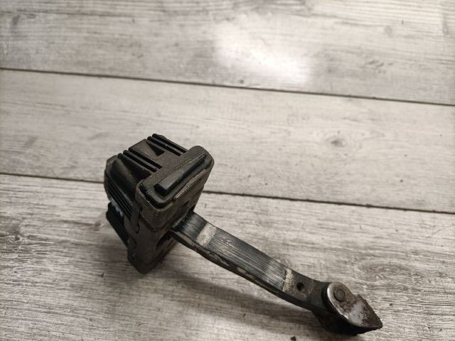 bontott BMW 3 E90 Bal első Ajtóhatároló