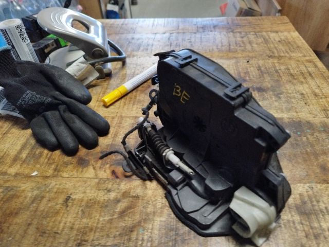 bontott BMW 3 E90 Bal első Ajtózár