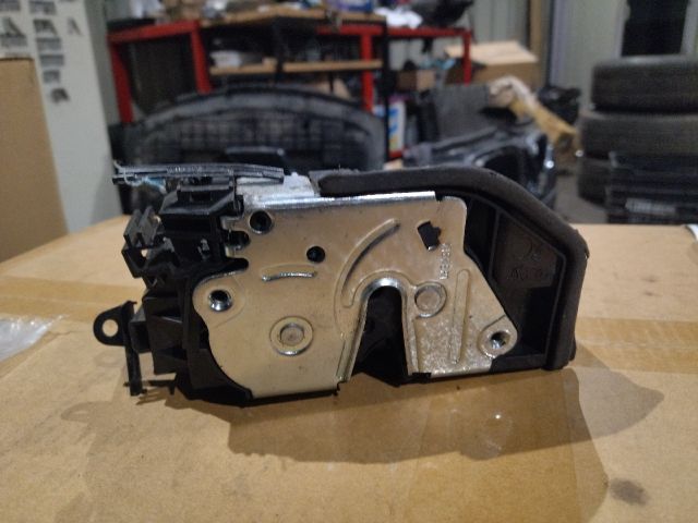 bontott BMW 3 E90 Bal első Ajtózár