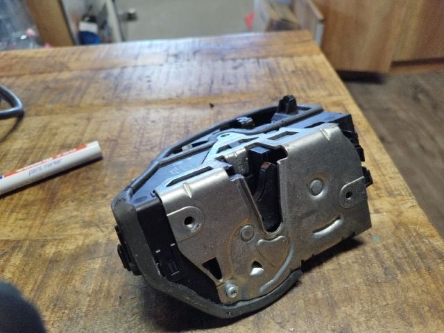 bontott BMW 3 E90 Bal első Ajtózár