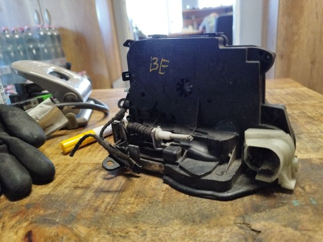 bontott BMW 3 E90 Bal első Ajtózár