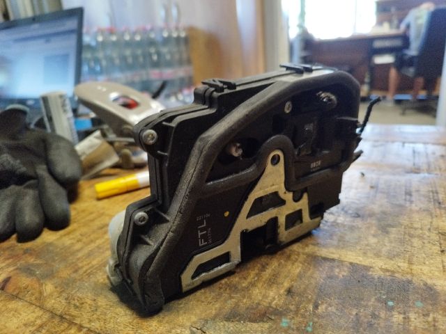 bontott BMW 3 E90 Bal első Ajtózár