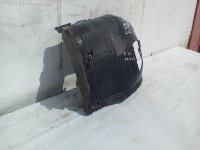 bontott BMW 3 E90 Bal első Dobbetét (Kerékjárati, Műanyag)