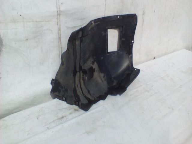 bontott BMW 3 E90 Bal első Dobbetét (Kerékjárati, Műanyag)