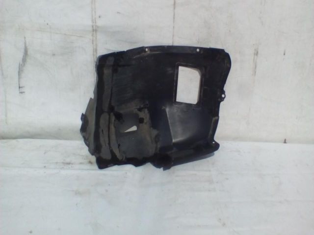 bontott BMW 3 E90 Bal első Dobbetét (Kerékjárati, Műanyag)