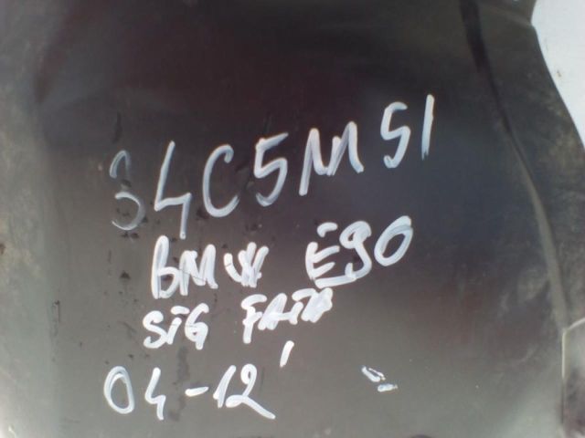 bontott BMW 3 E90 Bal első Dobbetét (Kerékjárati, Műanyag)