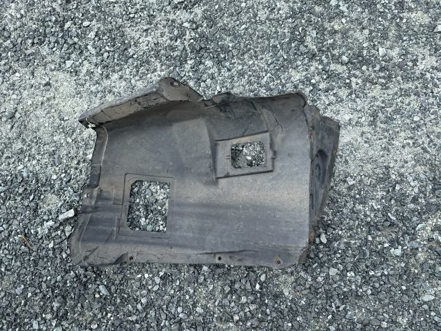 bontott BMW 3 E90 Bal első Első Dobbetét (Kerékjárati, Műanyag)