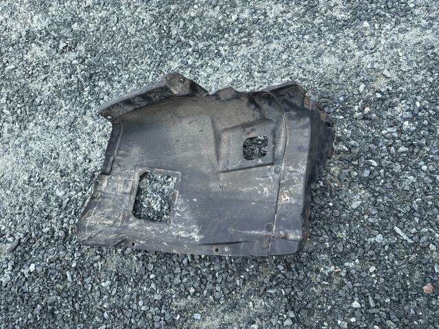 bontott BMW 3 E90 Bal első Első Dobbetét (Kerékjárati, Műanyag)