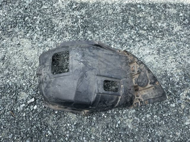 bontott BMW 3 E90 Bal első Első Dobbetét (Kerékjárati, Műanyag)