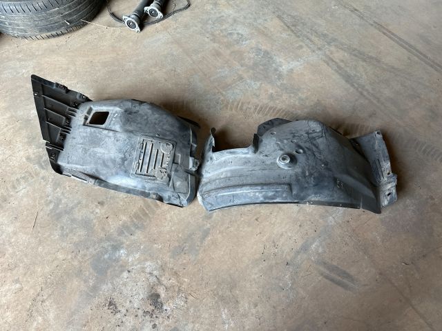 bontott BMW 3 E90 Bal első Első Dobbetét (Kerékjárati, Műanyag)