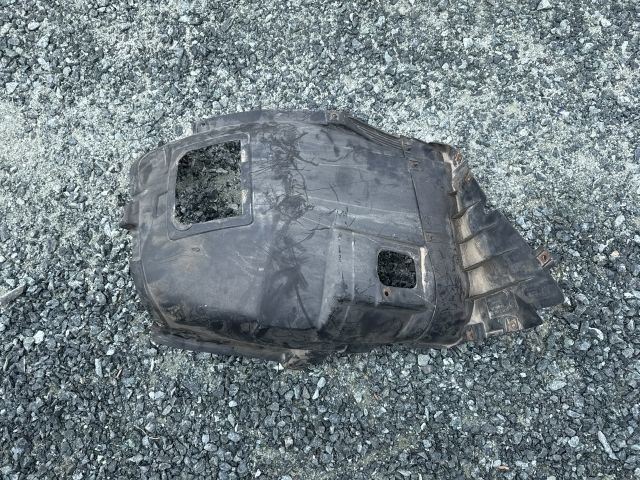 bontott BMW 3 E90 Bal első Első Dobbetét (Kerékjárati, Műanyag)