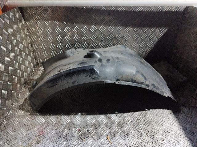 bontott BMW 3 E90 Bal első Hátsó Dobbetét (Kerékjárati, Műanyag)