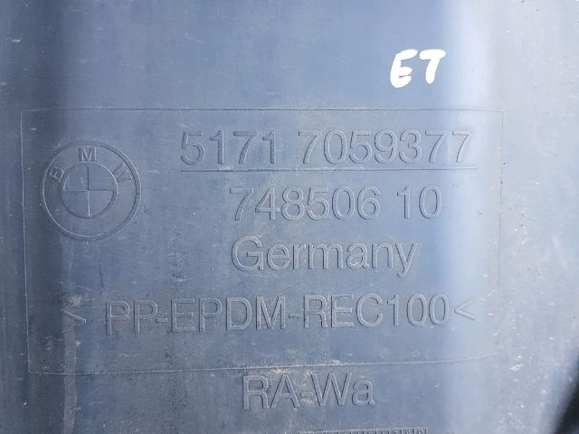 bontott BMW 3 E90 Bal első Hátsó Dobbetét (Kerékjárati, Műanyag)