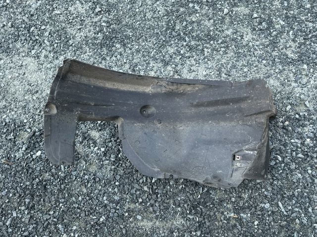 bontott BMW 3 E90 Bal első Hátsó Dobbetét (Kerékjárati, Műanyag)