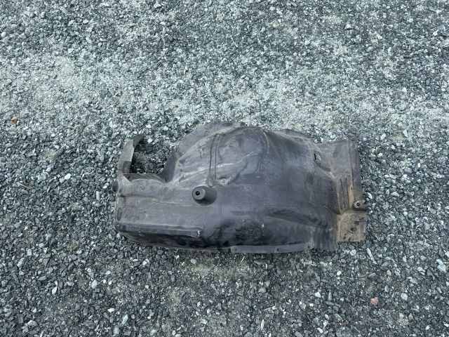 bontott BMW 3 E90 Bal első Hátsó Dobbetét (Kerékjárati, Műanyag)