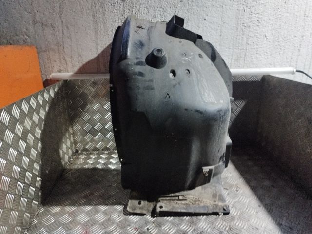 bontott BMW 3 E90 Bal első Hátsó Dobbetét (Kerékjárati, Műanyag)