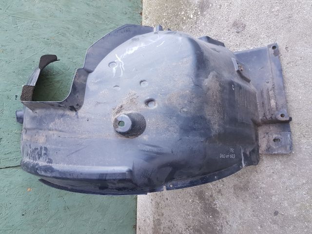 bontott BMW 3 E90 Bal első Hátsó Dobbetét (Kerékjárati, Műanyag)