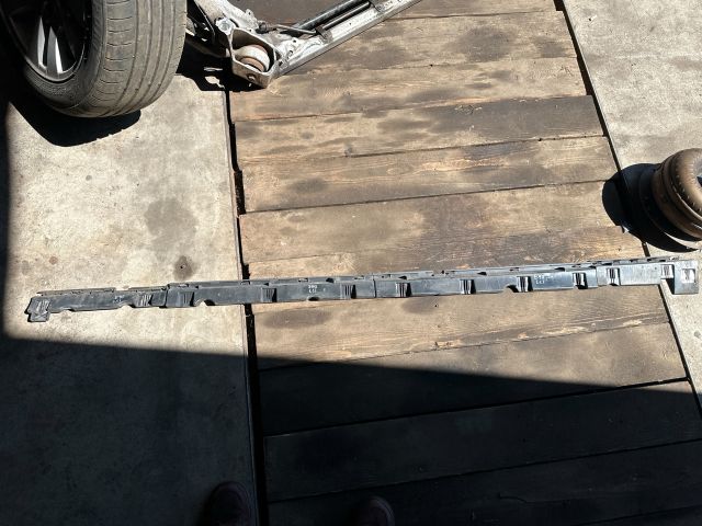 bontott BMW 3 E90 Bal első Küszöb Tartó