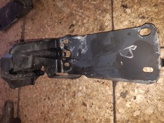 bontott BMW 3 E90 Bal első Lökhárító Tartó (Műanyag)