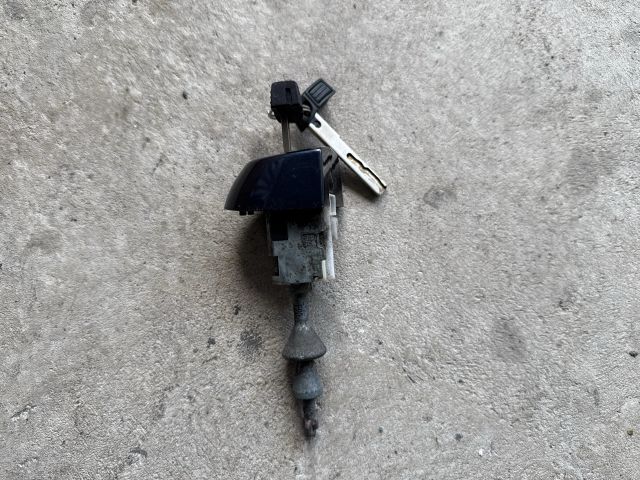 bontott BMW 3 E90 Bal első Zárbetét