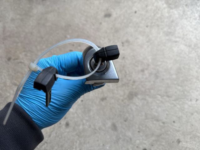 bontott BMW 3 E90 Bal első Zárbetét