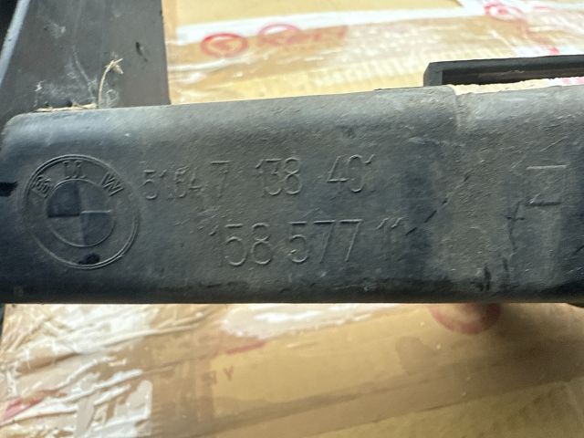 bontott BMW 3 E90 Bal Fényszóró Lámpakeret